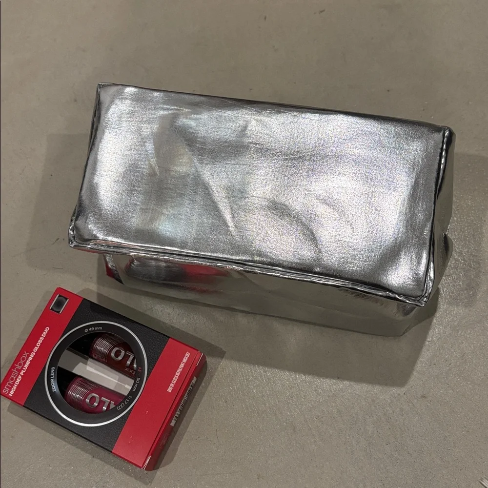 Smashbox Bundle: HighDef Plumping Lip Gloss Duo + Cult Fave Makeup Bag w giftbag